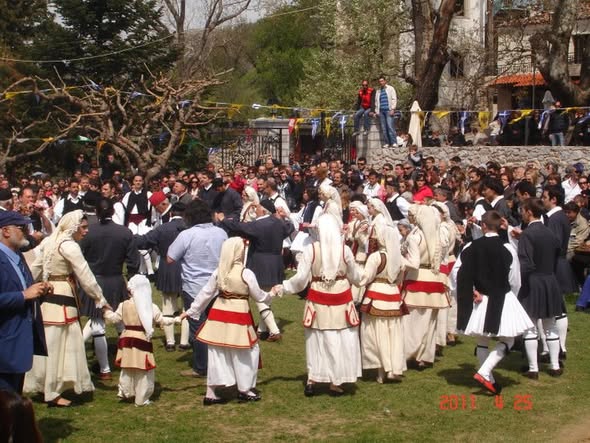 Το τραγούδι «Πανηγυράκι γίνεται ψηλά στον Αι- Γιώργη…» και οι μεταγενέστερες ερμηνευτικές αποκλίσεις